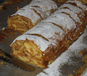 Ausgezogener Apfelstrudel